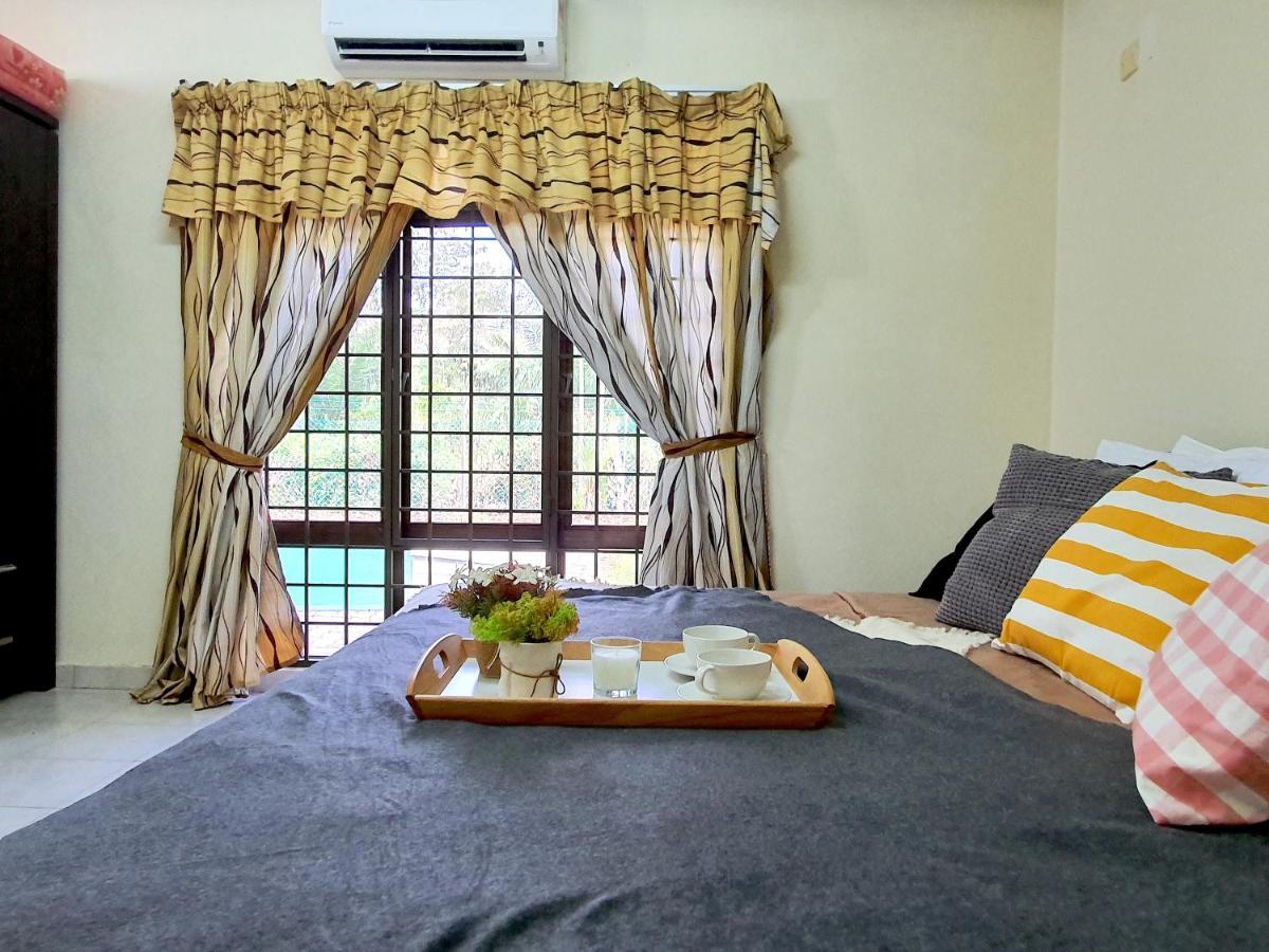 Melaka Afamosa Villa With Private Pool For 10 Pax Alor Gajah Exterior foto