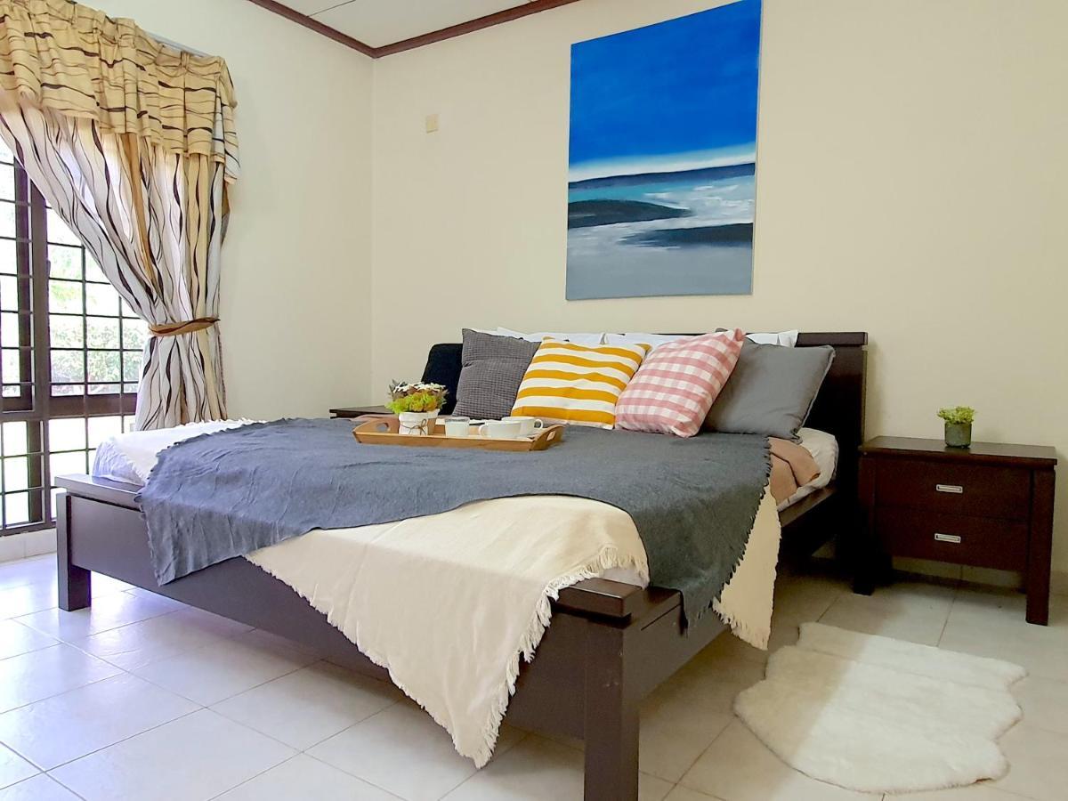 Melaka Afamosa Villa With Private Pool For 10 Pax Alor Gajah Exterior foto