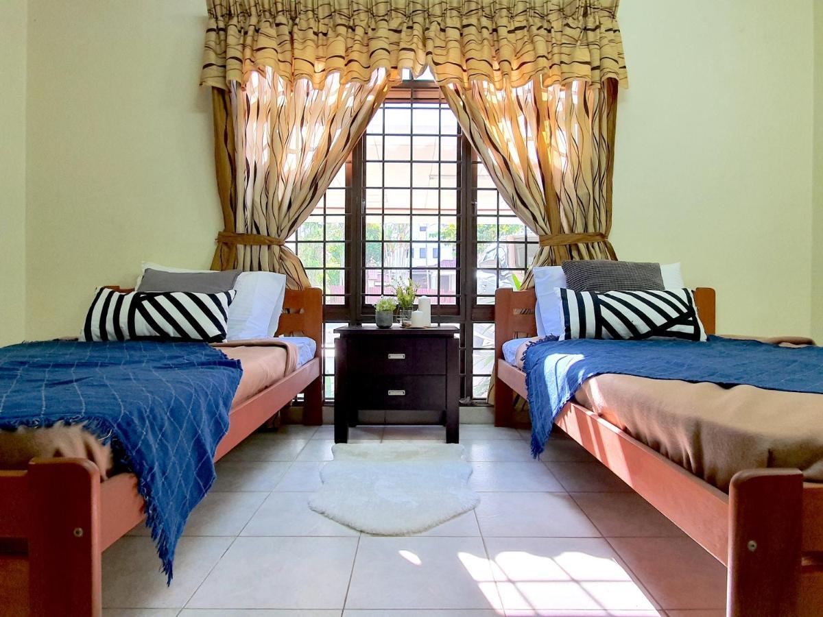 Melaka Afamosa Villa With Private Pool For 10 Pax Alor Gajah Exterior foto