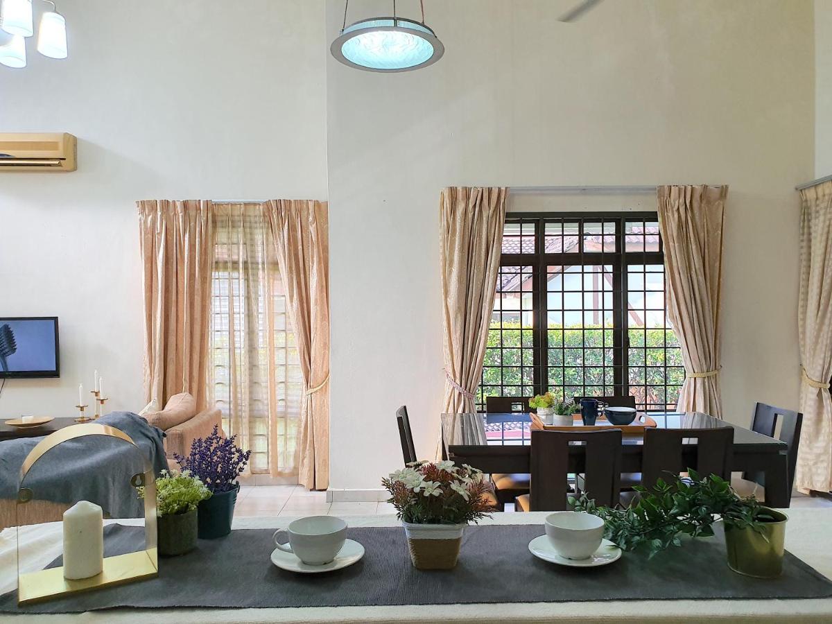 Melaka Afamosa Villa With Private Pool For 10 Pax Alor Gajah Exterior foto