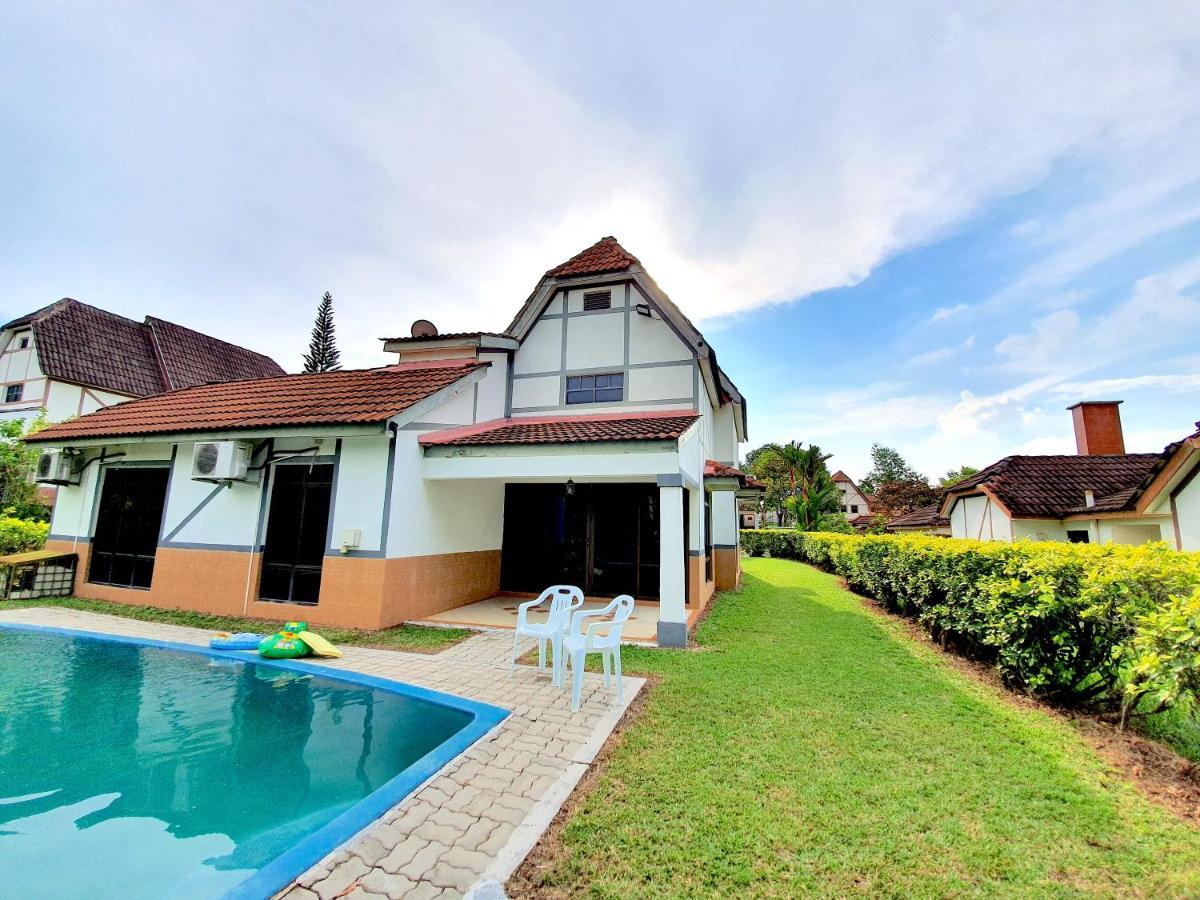 Melaka Afamosa Villa With Private Pool For 10 Pax Alor Gajah Exterior foto